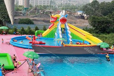 China 0.9mm PVC-Kinderaufblasbare Wasser-Vergnügungspark-Drache-und Haifisch-Art usine